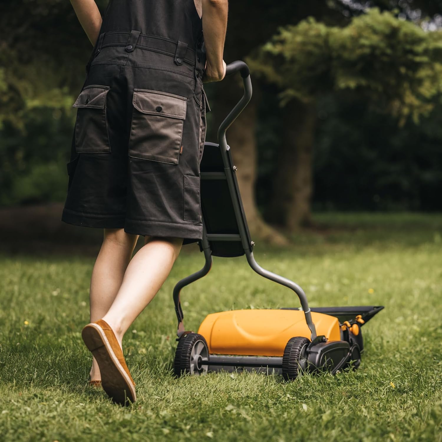 Fiskars StaySharp Max Reel Push Lawn Mower 18 Inch - How It Compares