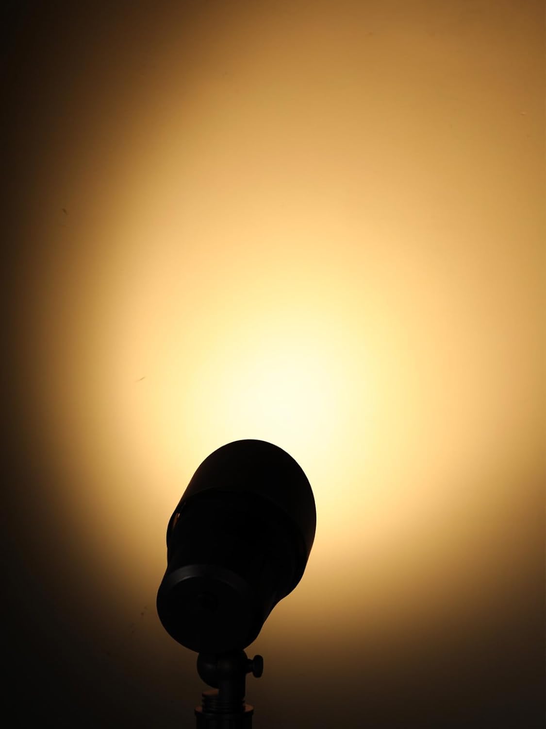 LEONLITE LED Outdoor Landscape Spotlights 12-Pack - Design and Build Quality